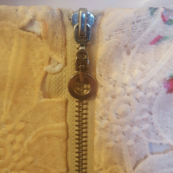 Flowery lace cutout dress - Picture 5 of 6